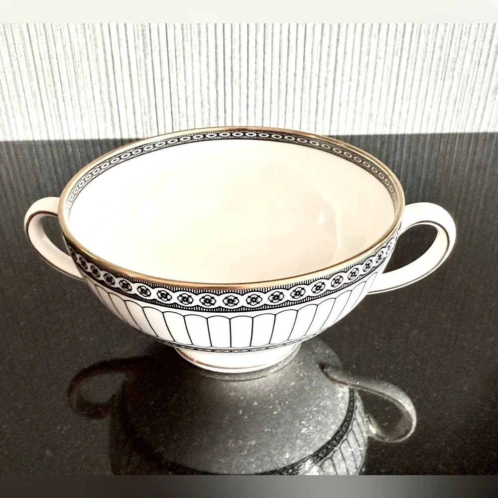 WEDGWOOD COLONNADE BLACK WITH REAL GOLD TRIM FOOTED SOUP BOWL - Picture 4 of 8